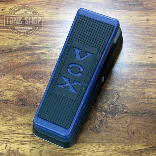 Top of Used Vox V850 Passive Volume.