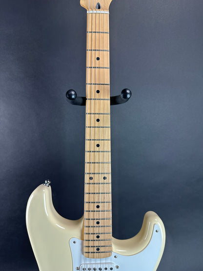 Fretboard of Used Fender Jimmie Vaughan Strat White.