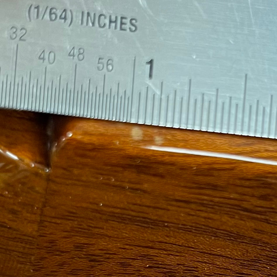 Ding on back of Used 2019 Gibson Les Paul Classic Gold Top w/Case TFW2735