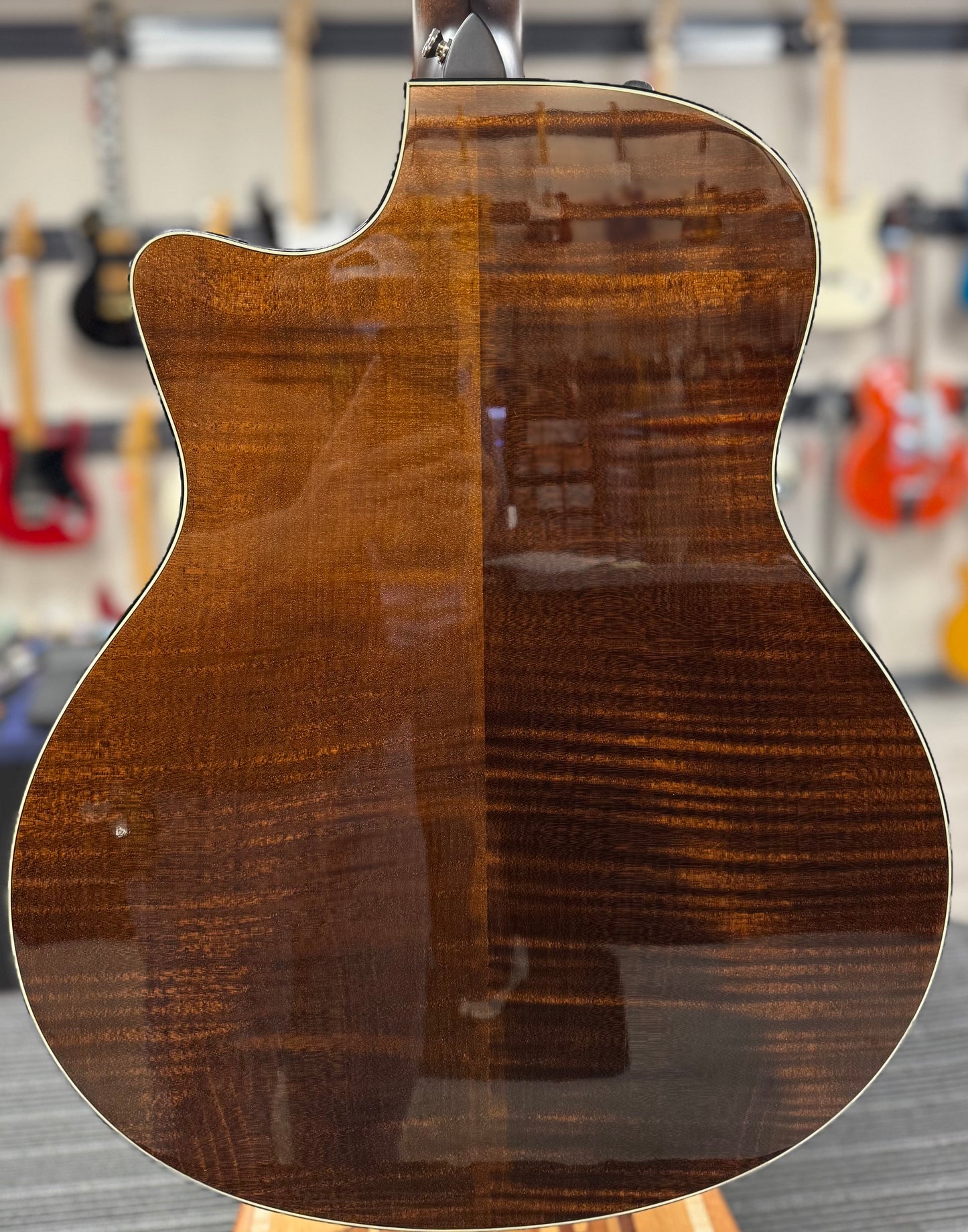 Back of body of Used Taylor 616ce Natural w/case TSS6202