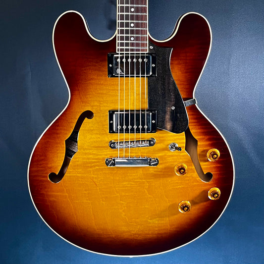 Front of Used Heritage 535 Origanal Sunburst w/Seymour Duncan Seth Lover Pickups w/case TFW376
