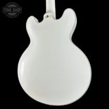 Back angle of Gibson Custom 1959 ES-355 Maestro Varitone Alpine White VOS.