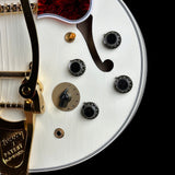 Front detail of Gibson Custom 1959 ES-355 Bigsby Varitone Alpine White Ultra Light Aged.