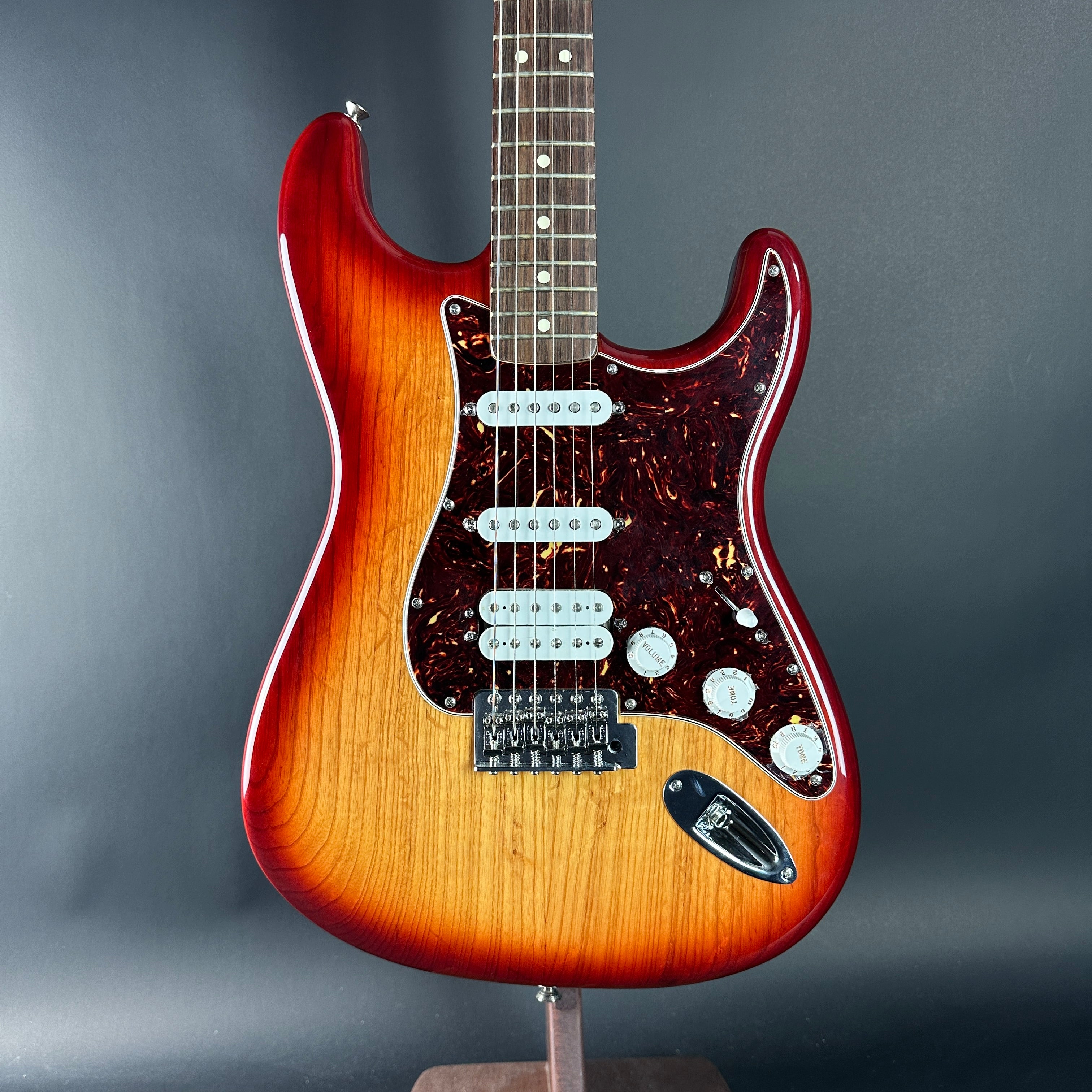 Used 2008 Fender Standard Strat HSS Sienna Sunburst w/bag