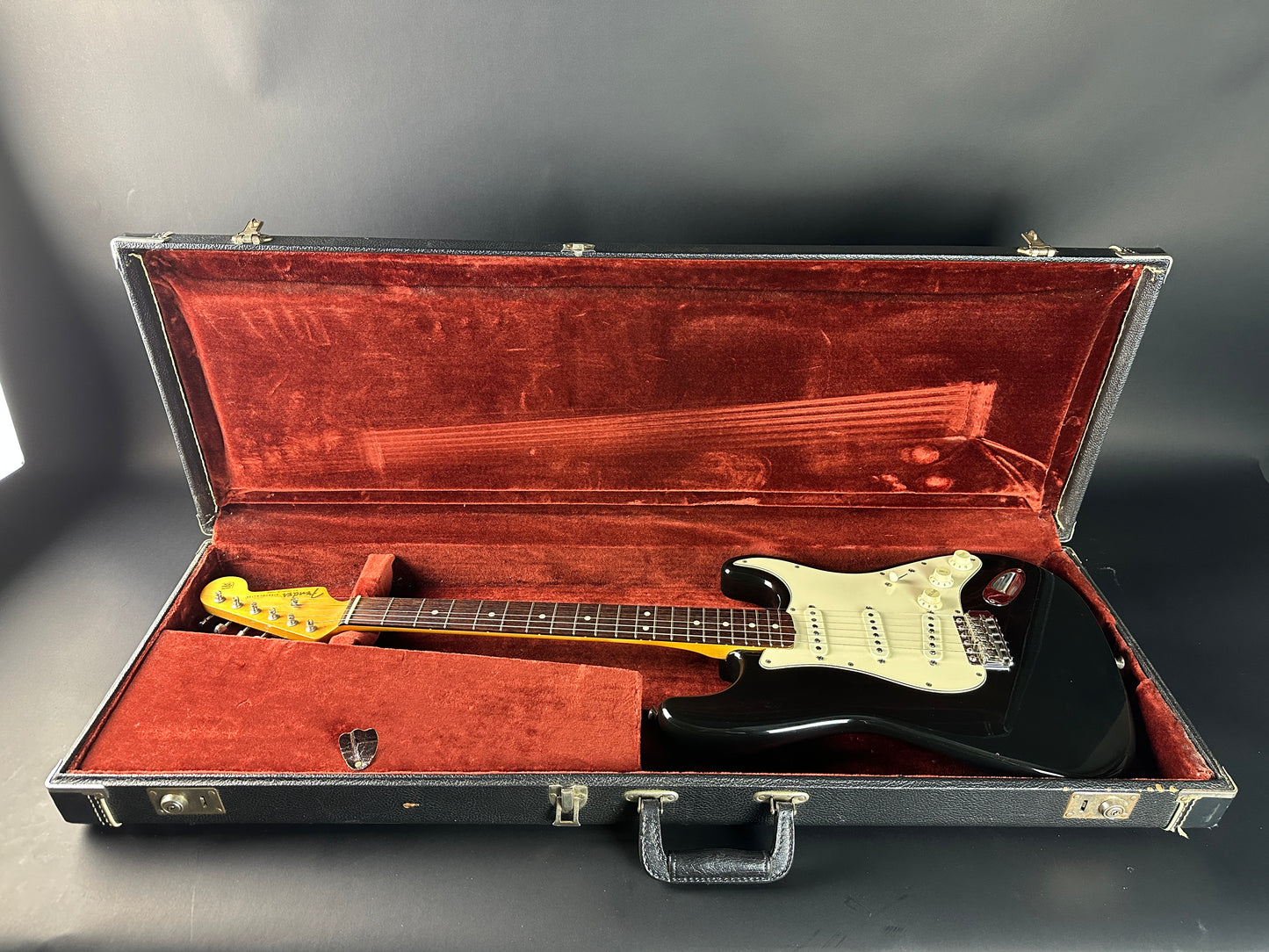 Used 1988 Fender AVRI '62 Stratocaster Black in case.