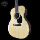 Front right angle of Martin Custom Shop 000 14-Fret Wild Grain East Indian Rosewood 2981111 body.