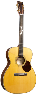 Full frontal of Martin 000-28 Shawn Mendes.