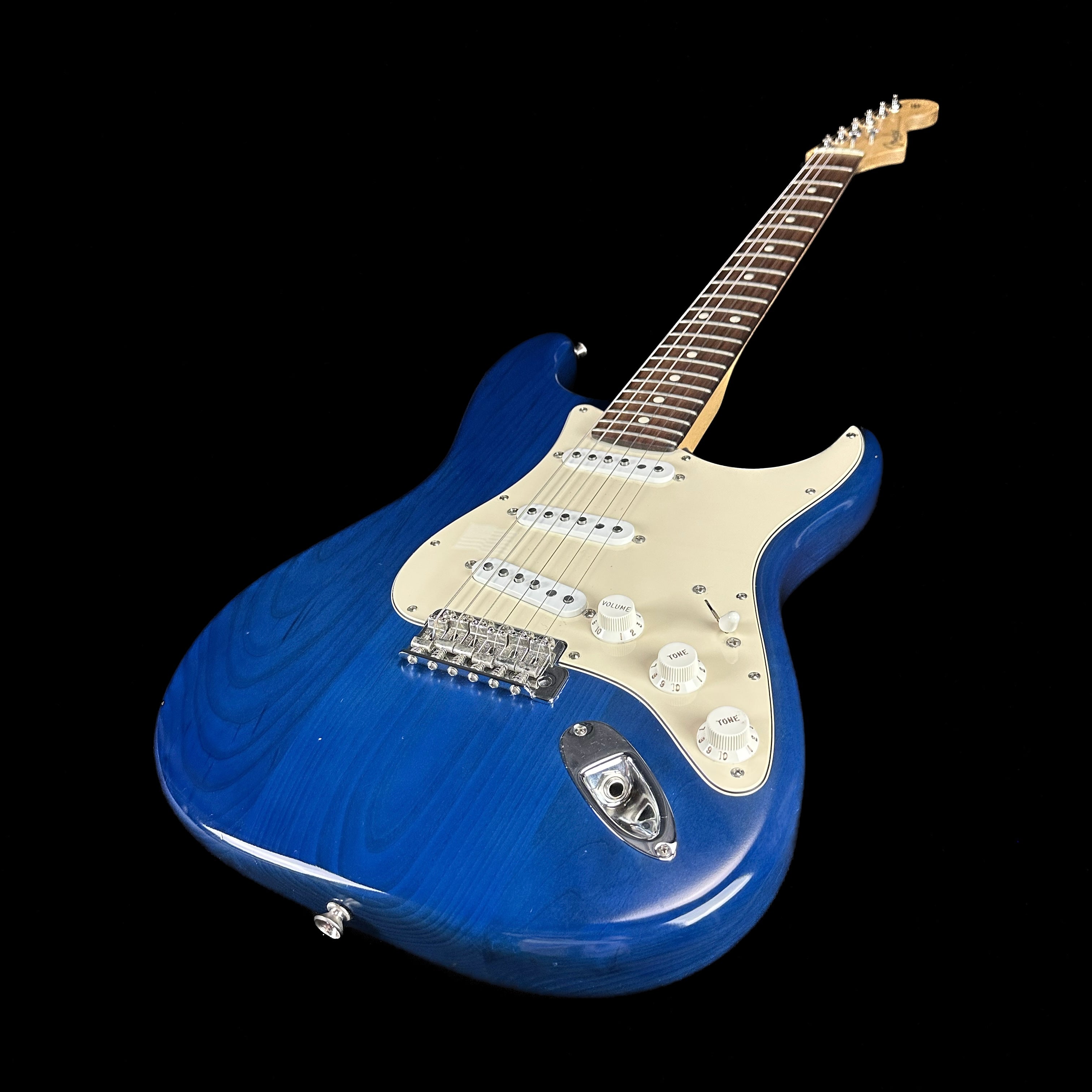 Used 2005 Fender Highway 1 Stratocaster Sapphire Blue Trans w/case TSU