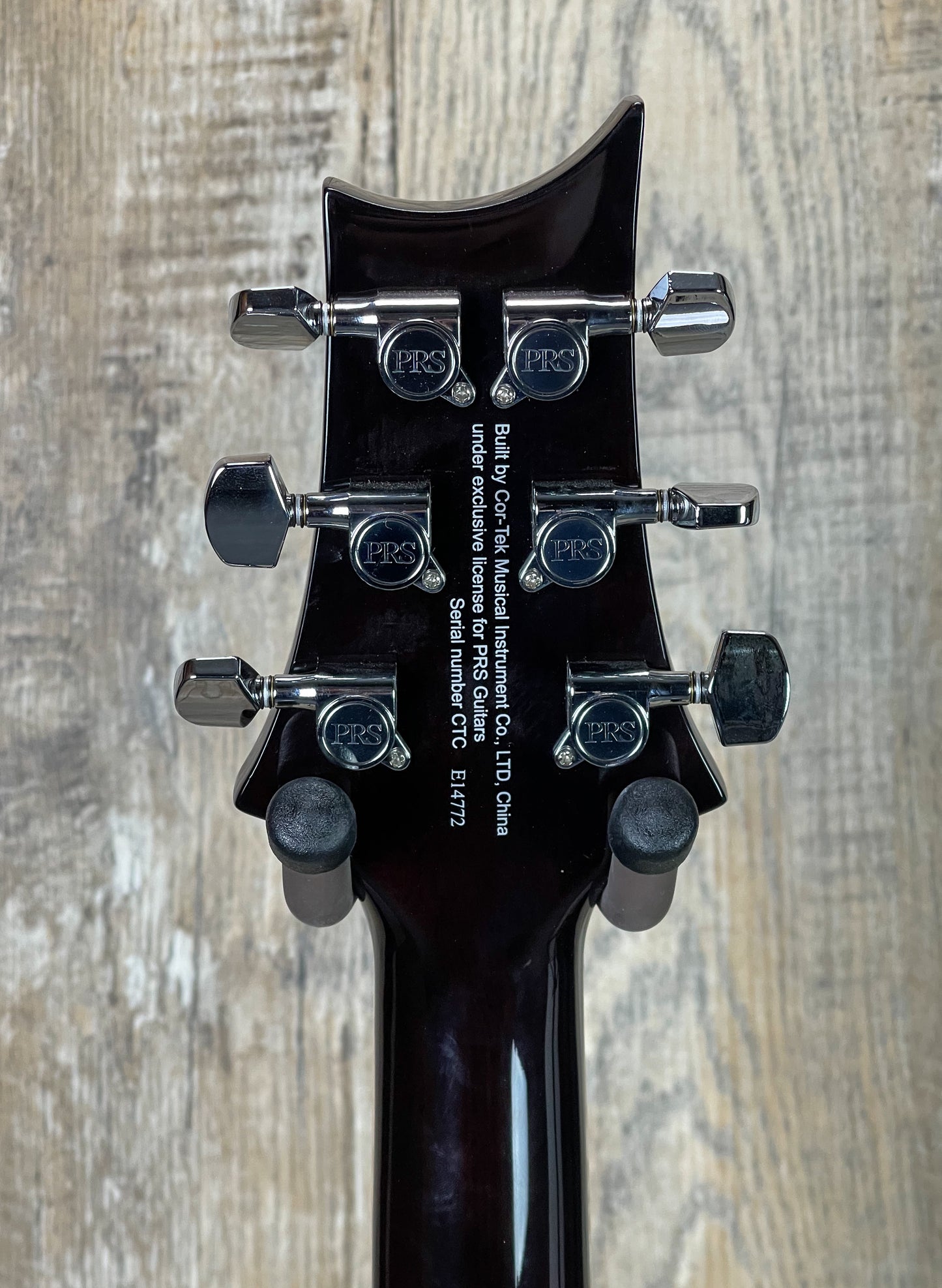 Back of PRS Paul Reed Smith SE Hollowbody II Piezo Black Gold Burst headstock.