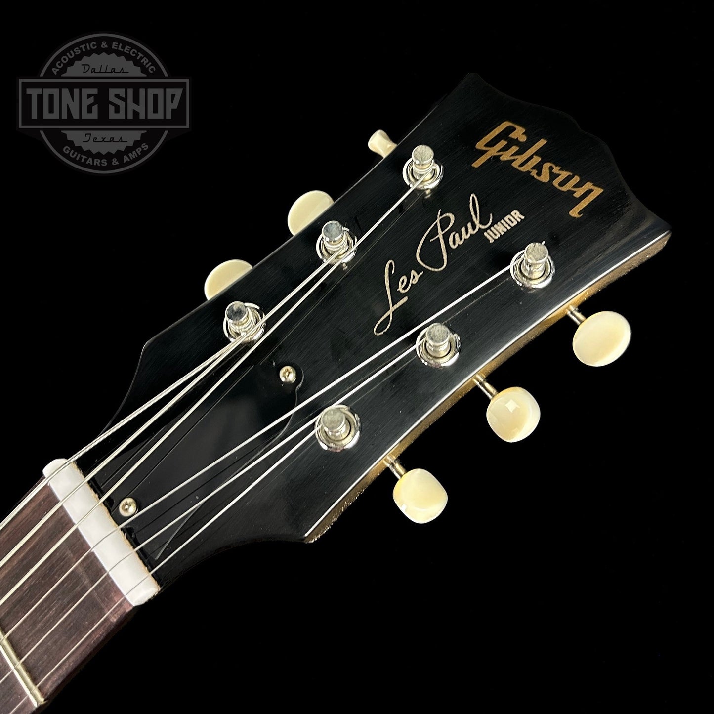 Front of headstock of Gibson Custom Shop M2M 1958 Les Paul Junior Doublecut Double Gold Murphy Lab Ultra Light Aged.