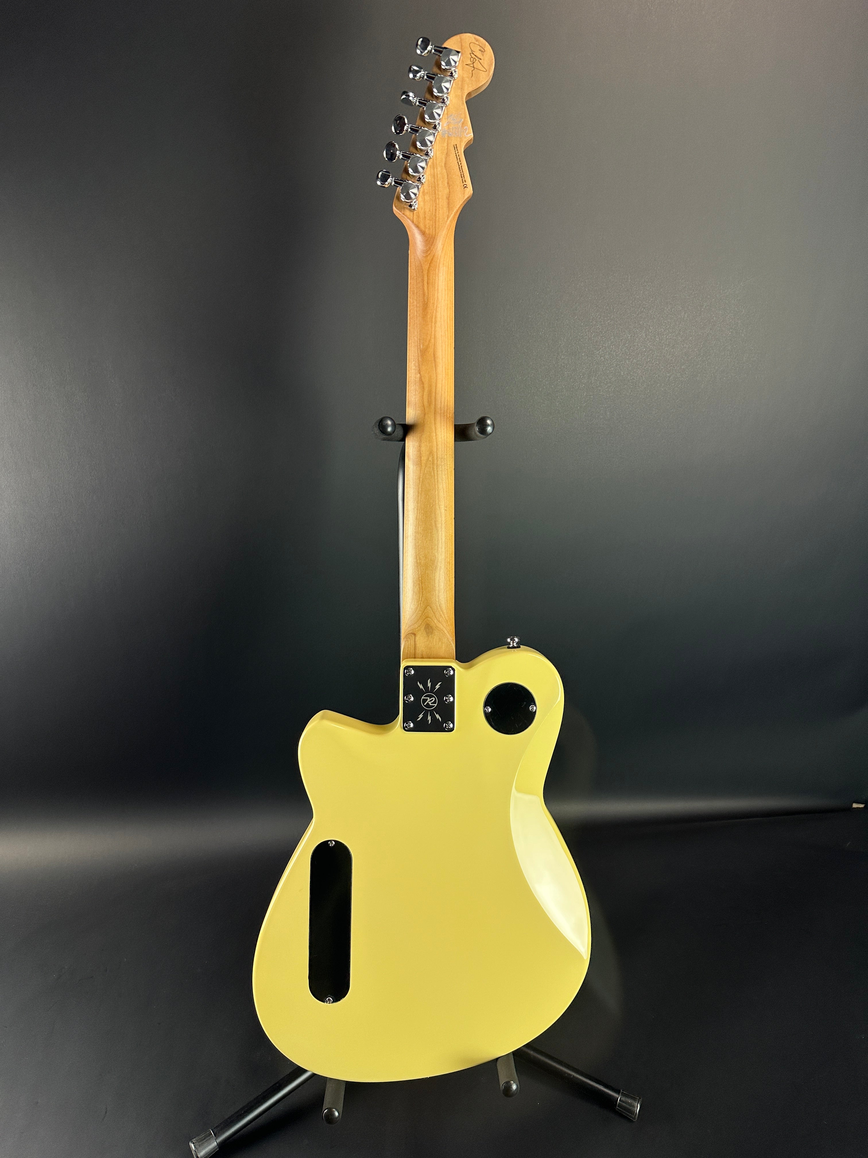 Demo Reverend Chris Freeman Powder Yellow – Tone Shop Guitars