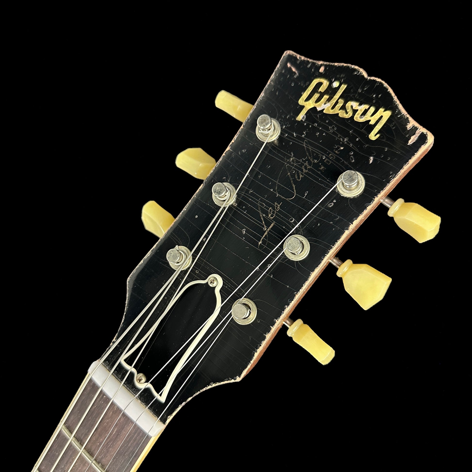 Front of headstock of Gibson Custom Shop Murphy Lab 1959 Les Paul Standard Ultra Heavy Aged Lemon Burst.