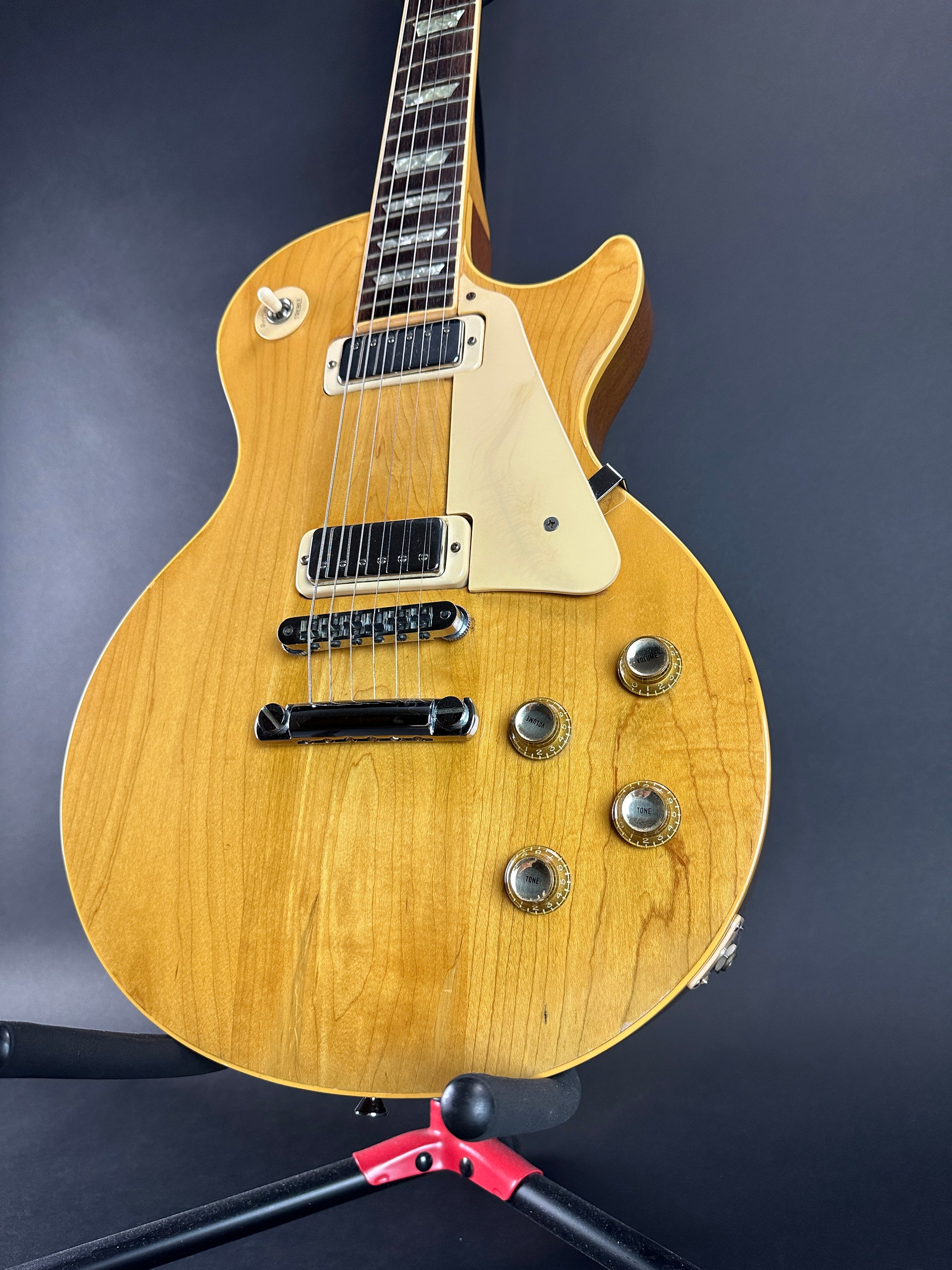 Front angle of Vintage 1977 Gibson Les Paul Deluxe Natural.