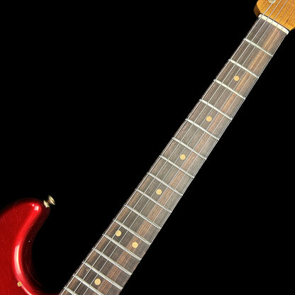 Fretboard of Fender Custom Shop Limited Edition '63 Strat Relic Aged Candy Apple Red.