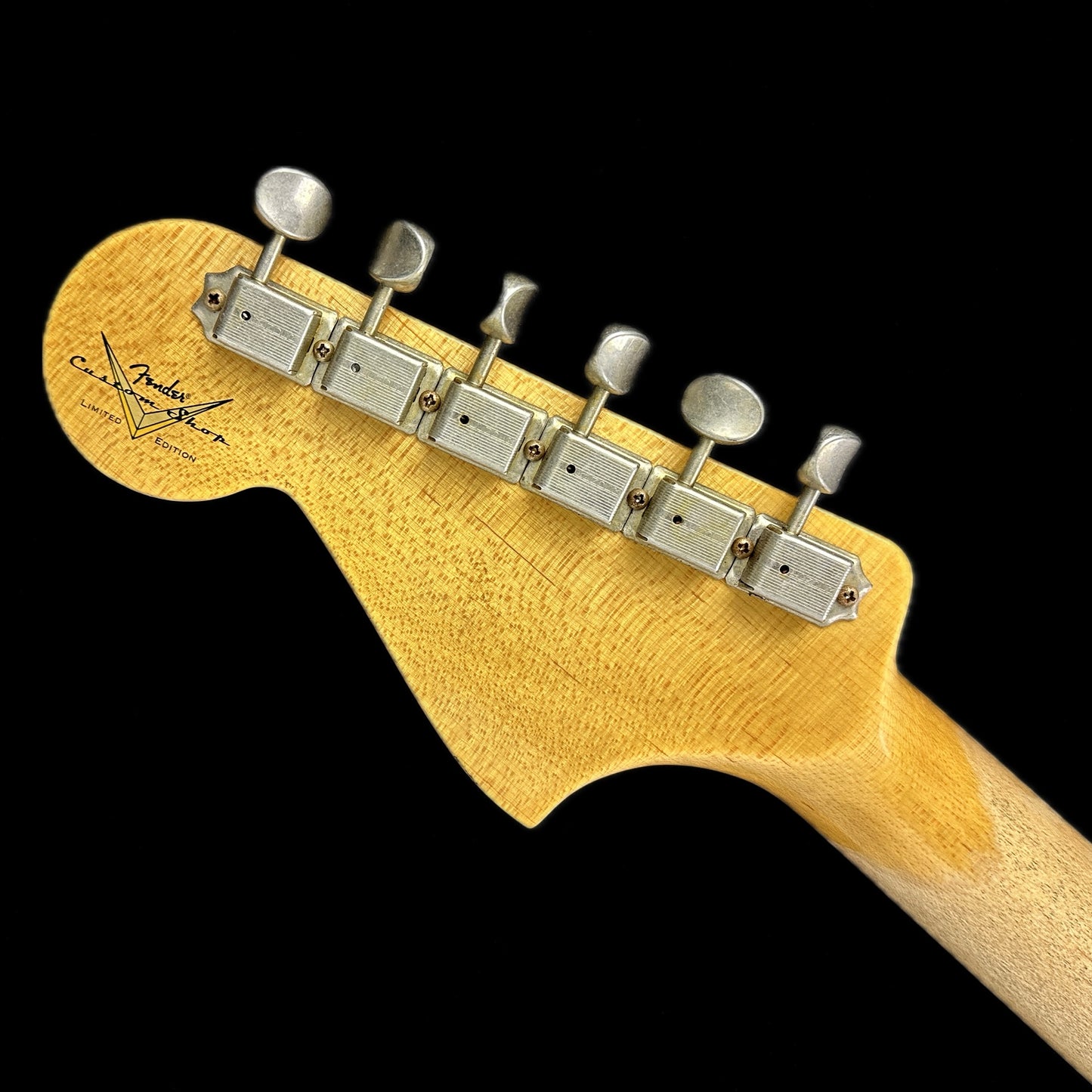 Fender Custom Shop Limited Edition Bass VI Journeyman Relic Aged 3 Color Sunburst w/case