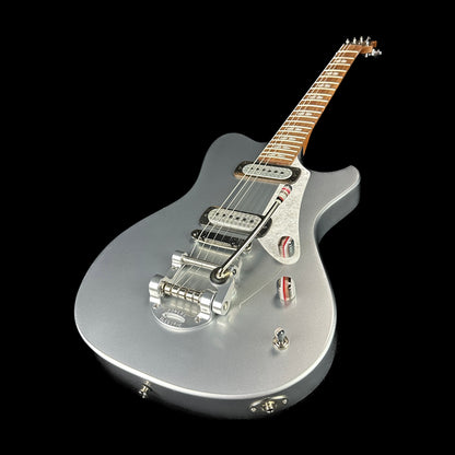 Front angle of Powers Electric A-Type Dolomite Silver FF42 Pearloid.