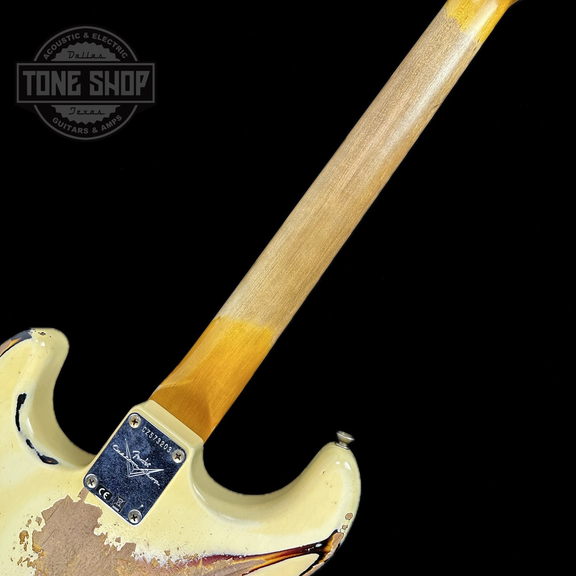 Back of neck of Fender Custom Shop 1961 Stratocaster Heavy Relic Aged Vintage White/3-color Sunburst.