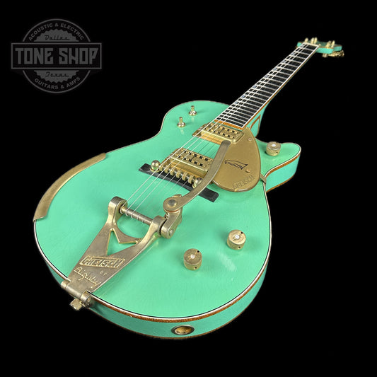Top of Gretsch Custom Shop G6134-59 1959 Penguin Relic Surf Green Gonzalo Madrigal.