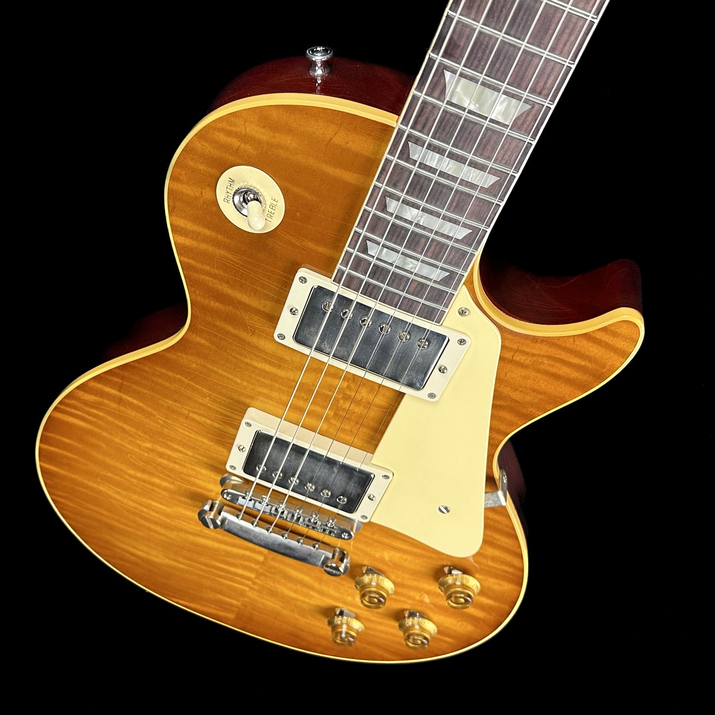 Front angle of Gibson Custom Shop 59 Les Paul Standard Dirty Lemon Burst Murphy Lab Ultra Light Aged.