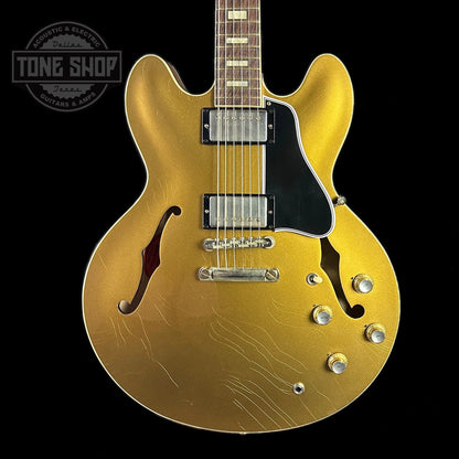 Front of body of Gibson Custom Shop M2M 1964 ES-335 Reissue Double Gold w/Black Stinger Murphy Lab Ultra Light Aged.