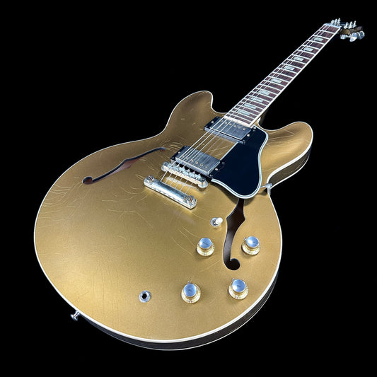 Front angle of Gibson Custom Shop M2M 1964 ES-335 Reissue Double Gold w/Black Stinger Murphy Lab Ultra Light Aged.