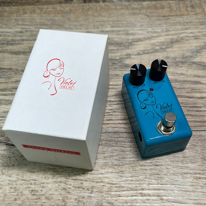 Top angle of Used Red Witch Violet Delay w/box TSU15610.