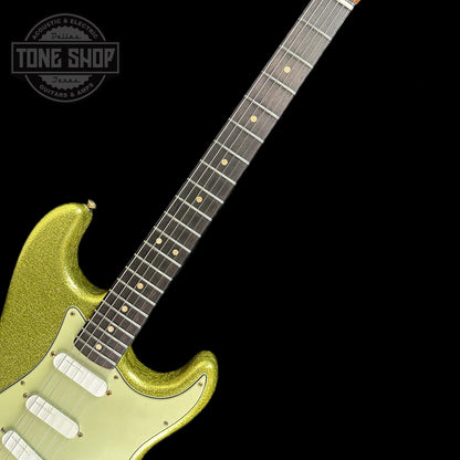 Fretboard of Fender Custom Shop 1964 Stratocaster Journeyman Relic Chartreuse Sparkle.