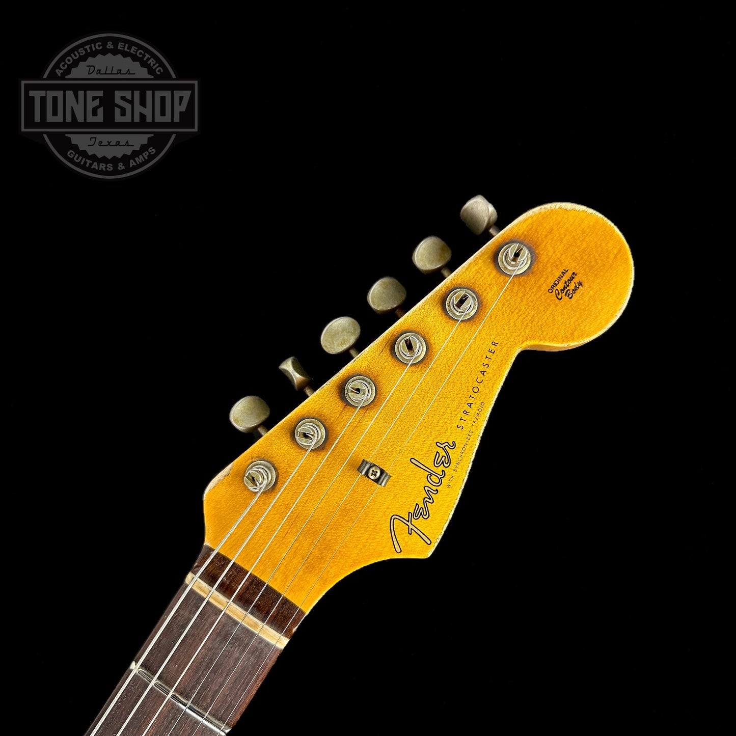 Front of headstock of Fender Custom Shop Limited Edition 61 Bone Tone Strat Super Heavy Relic Super Faded Aged 3 Color Sunburst.