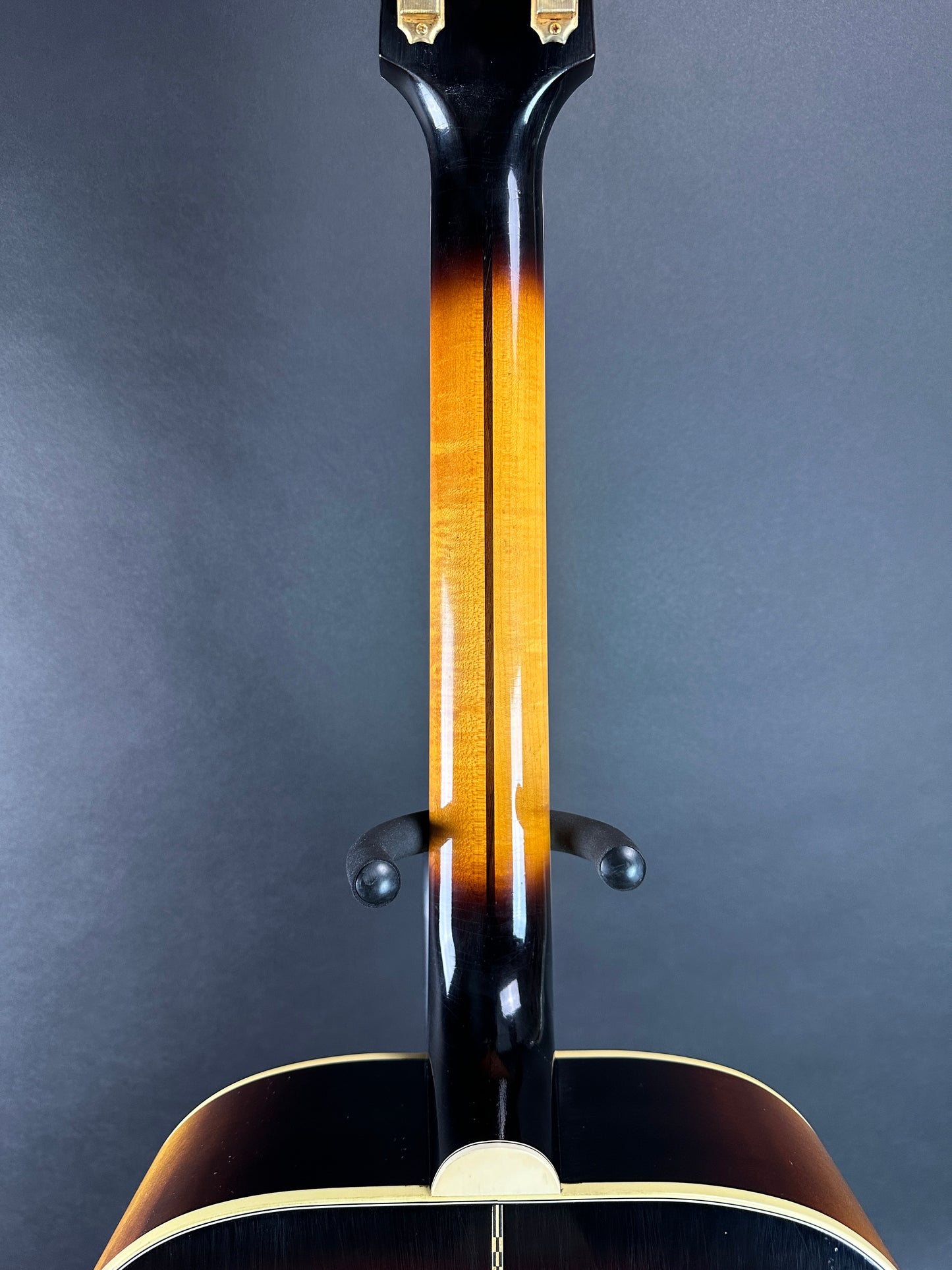 Back of neck of Used 2024 Gibson 1957 SJ-200 Murphy Lab Light Aged Vintage Sunburst.