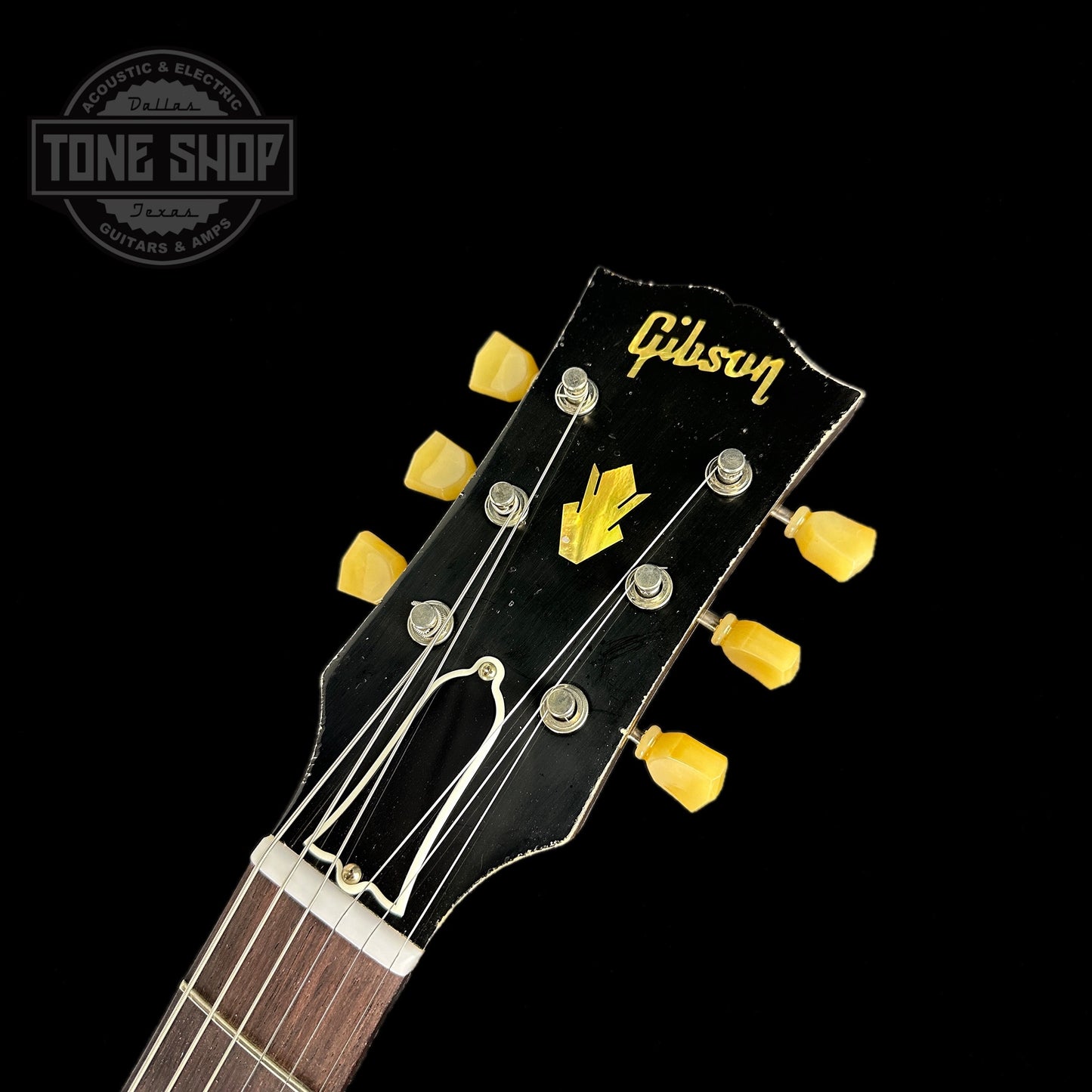 Front of headstock of Gibson Custom Shop 1958 ES-335 Tri-burst Murphy Lab Light Aged Limited.