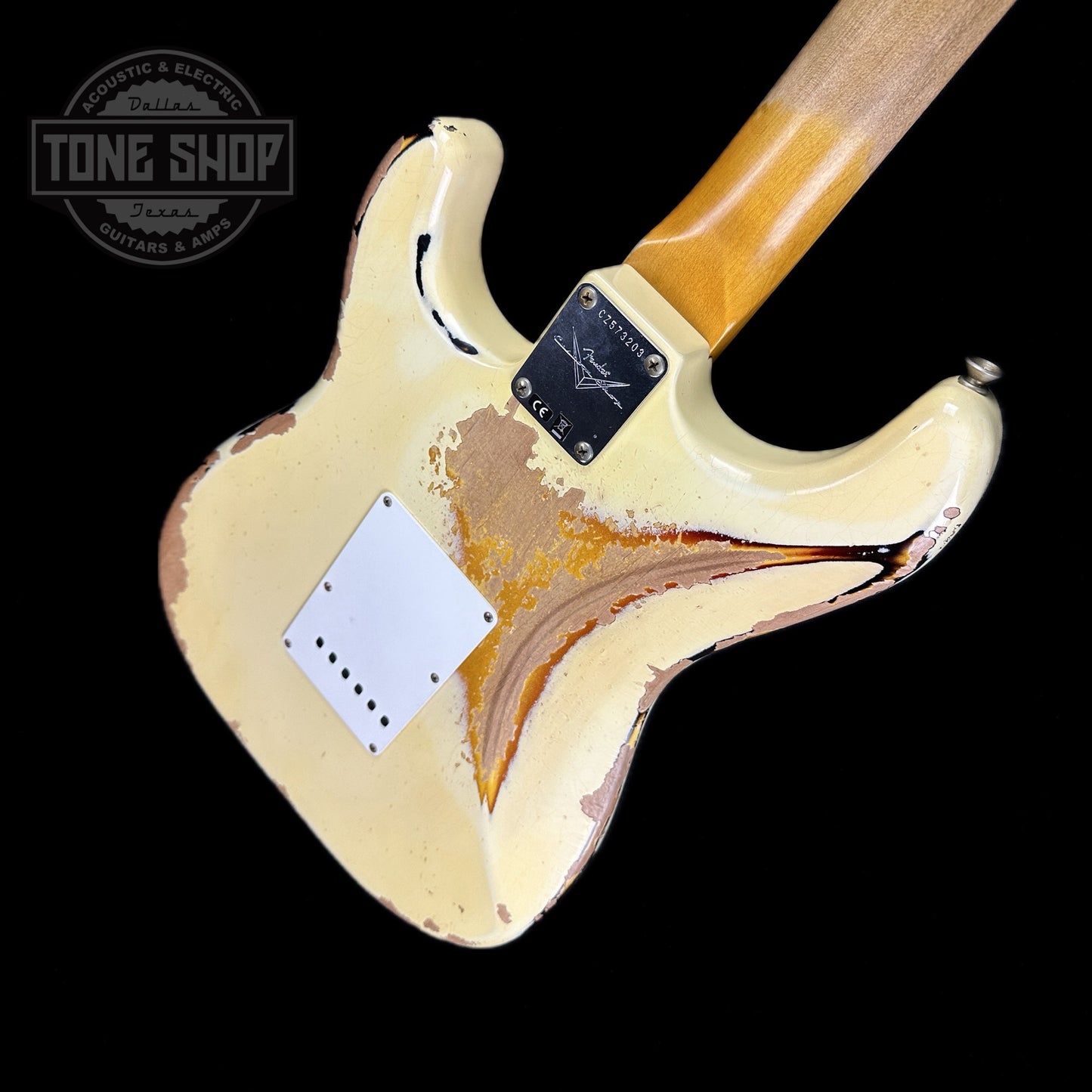 Back angle of Fender Custom Shop 1961 Stratocaster Heavy Relic Aged Vintage White/3-color Sunburst.