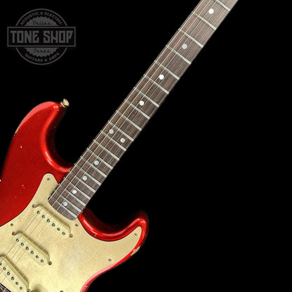 Fretboard of Fender Custom Shop 2023 Collection Ltd Roasted Big Head Strat Relic Aged Candy Apple Red.