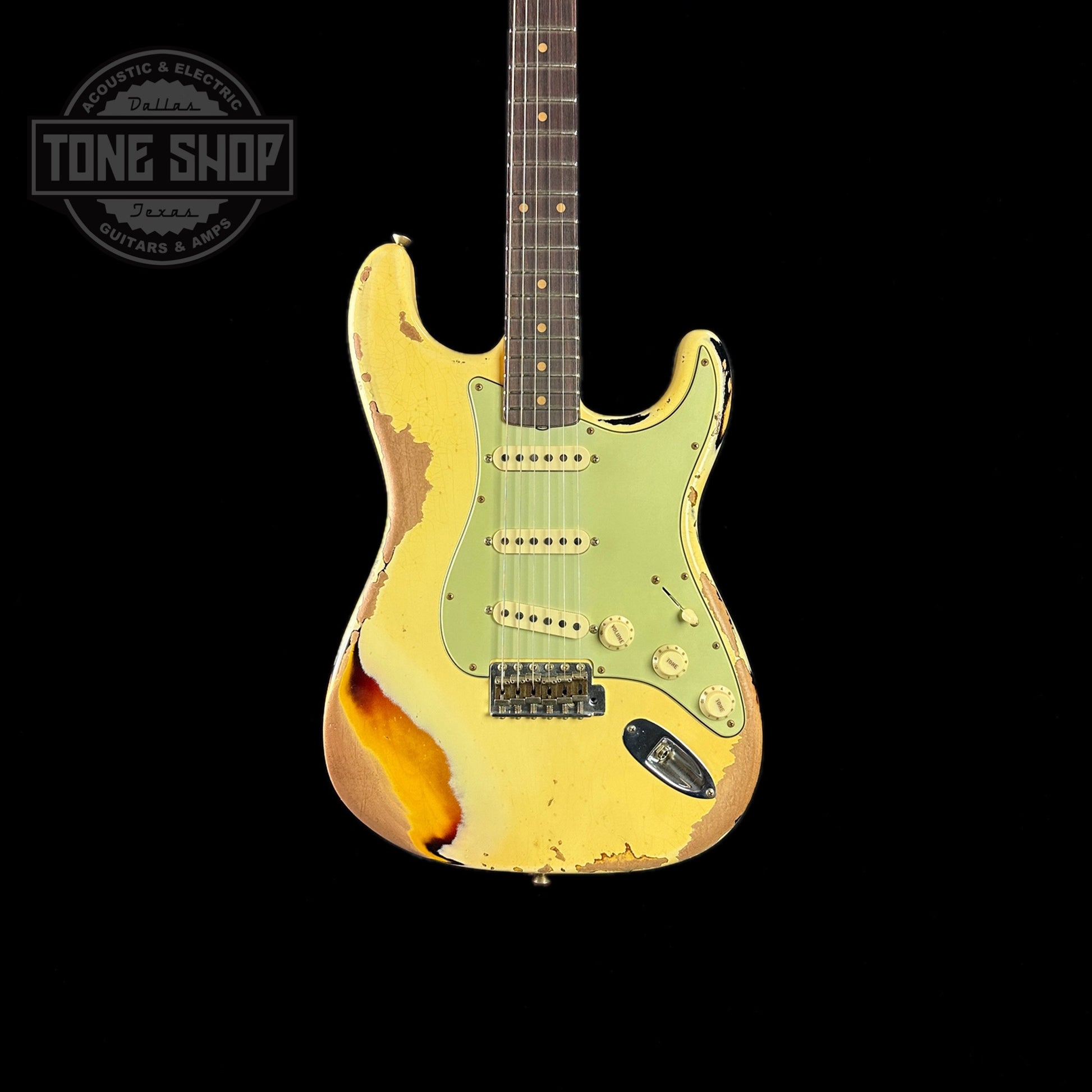 Front of body of Fender Custom Shop 1961 Stratocaster Heavy Relic Aged Vintage White/3-color Sunburst.