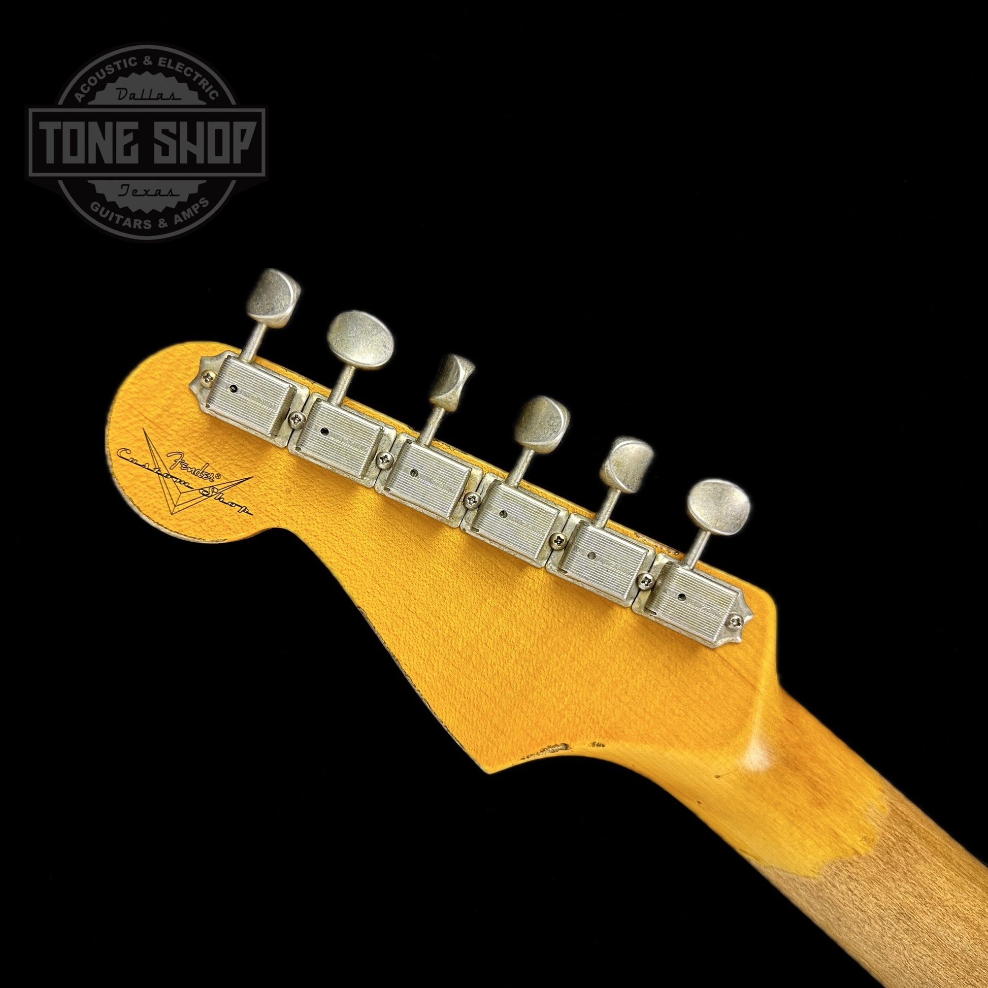 Back of headstock of Fender Custom Shop 1961 Stratocaster Heavy Relic Aged Vintage White/3-color Sunburst.