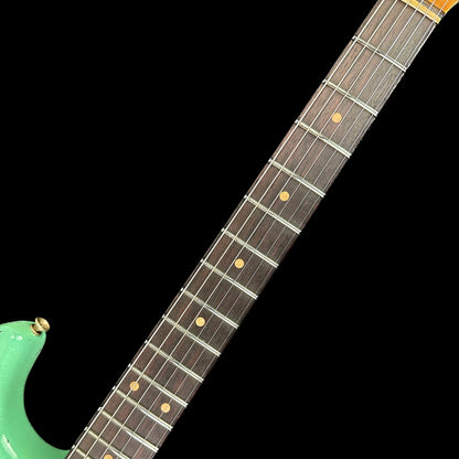 Fretboard of Fender Custom Shop Limited Edition '62 Strat Heavy Relic Faded Aged Sea Foam Green Over 3 Color Sunburst.