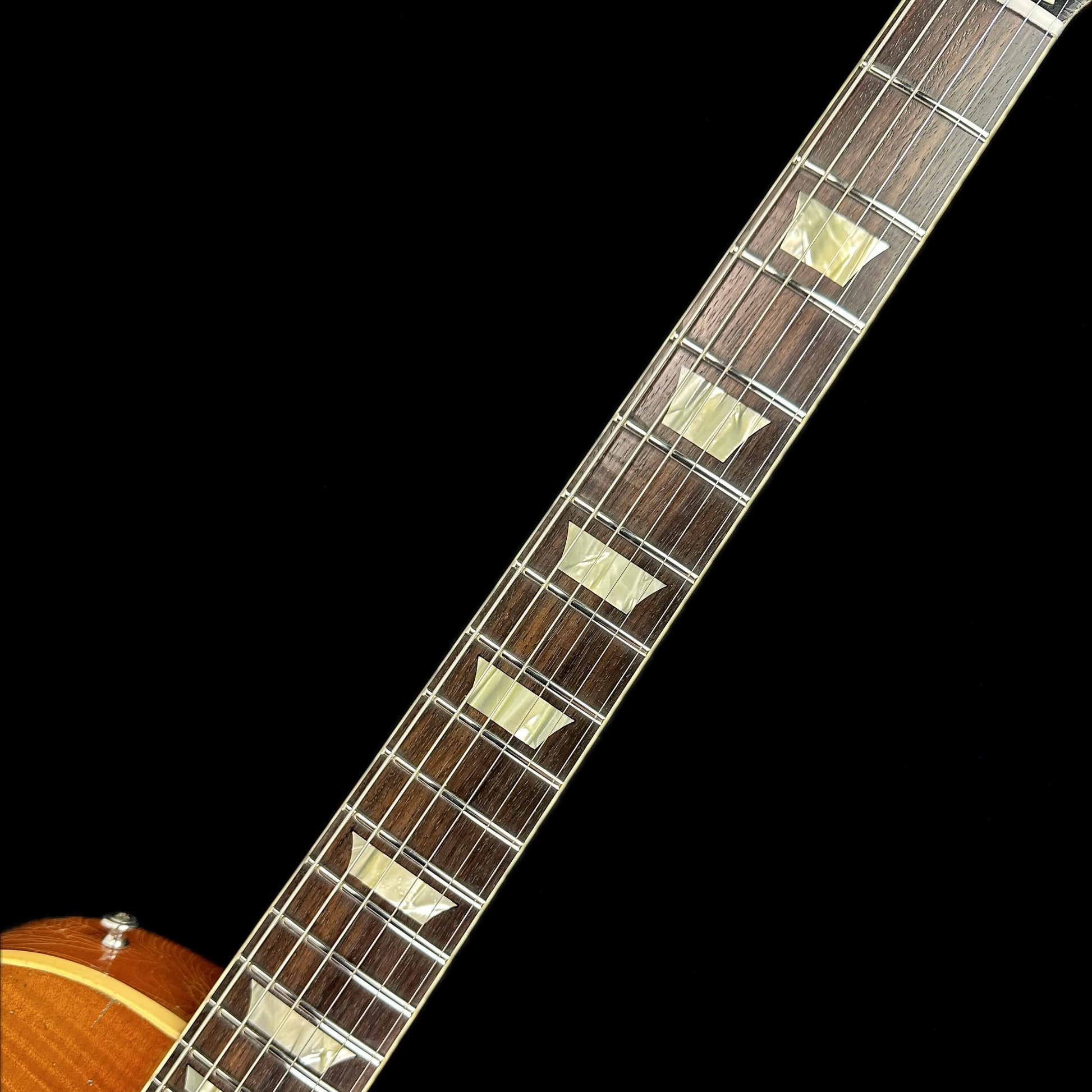Fretboard of Gibson Custom Shop Murphy Lab 1959 Les Paul Standard Ultra Heavy Aged Lemon Burst.