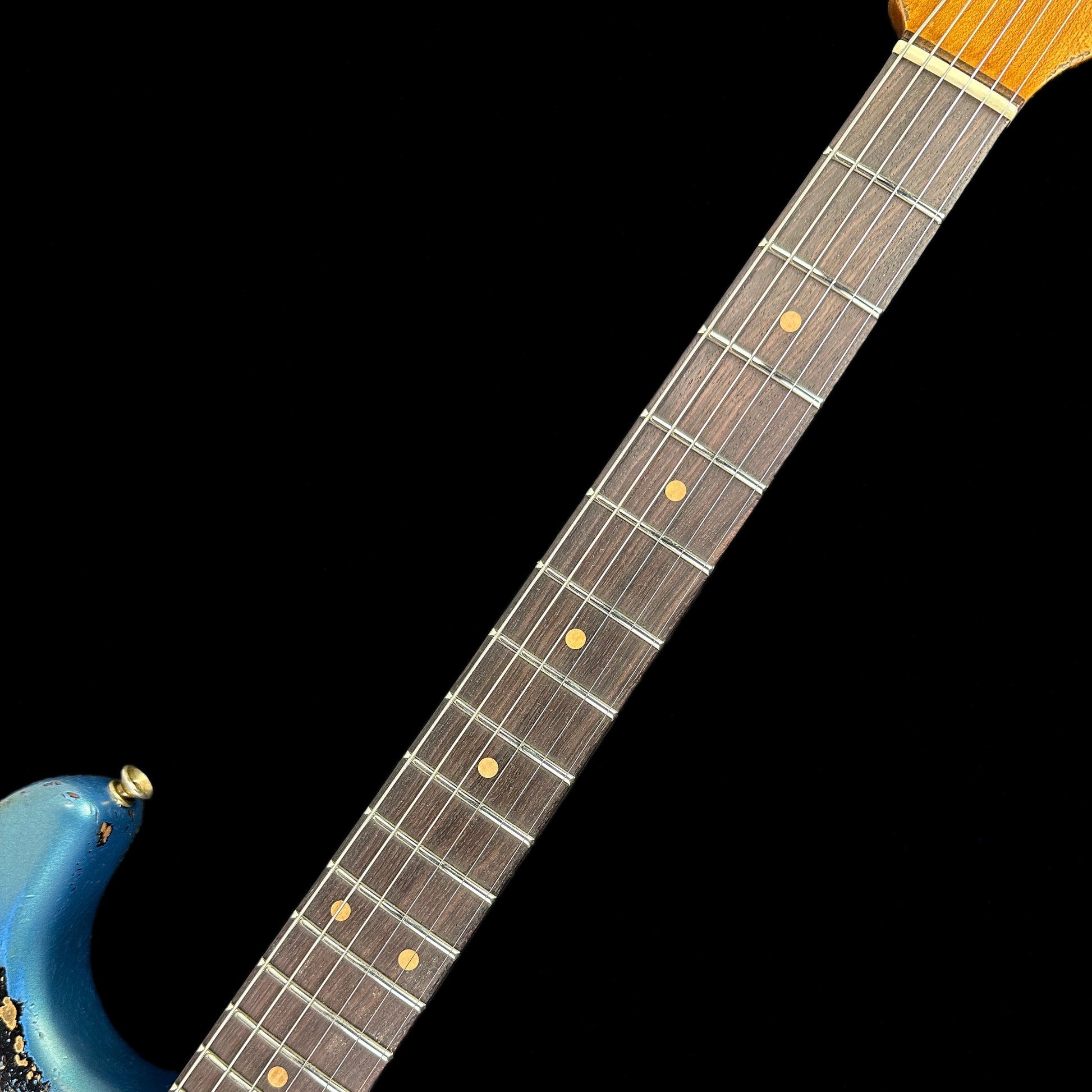 Fretboard of Fender Custom Shop Limited Edition Roasted '60 Strat Super Heavy Relic Aged Lake Placid Blue Over 3 Color Sunburst.