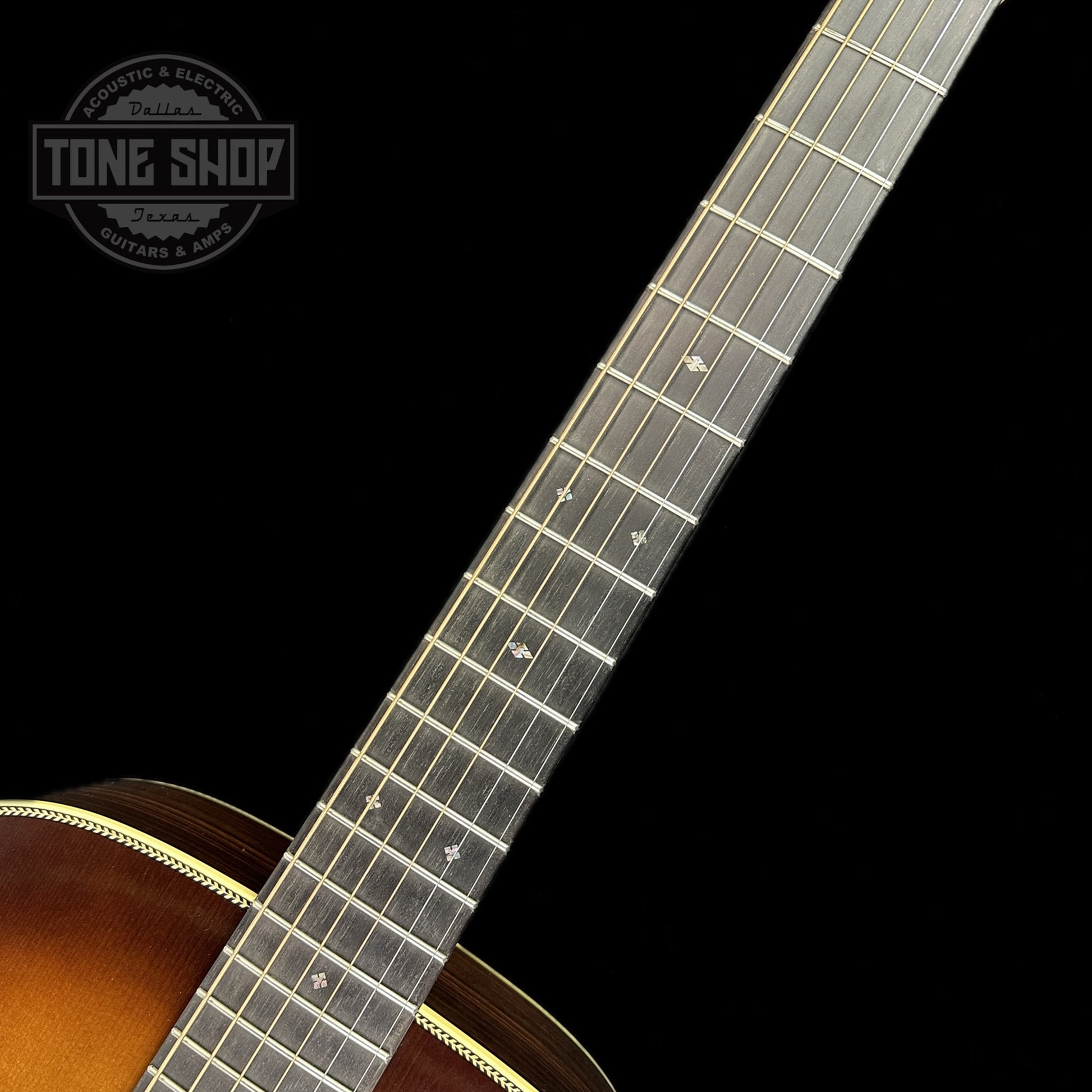 Fretboard of Martin Custom Shop 000-28 Authentic 1937 Vintage Low Gloss w/Stage 1 Aging w/Ambertone Burst.