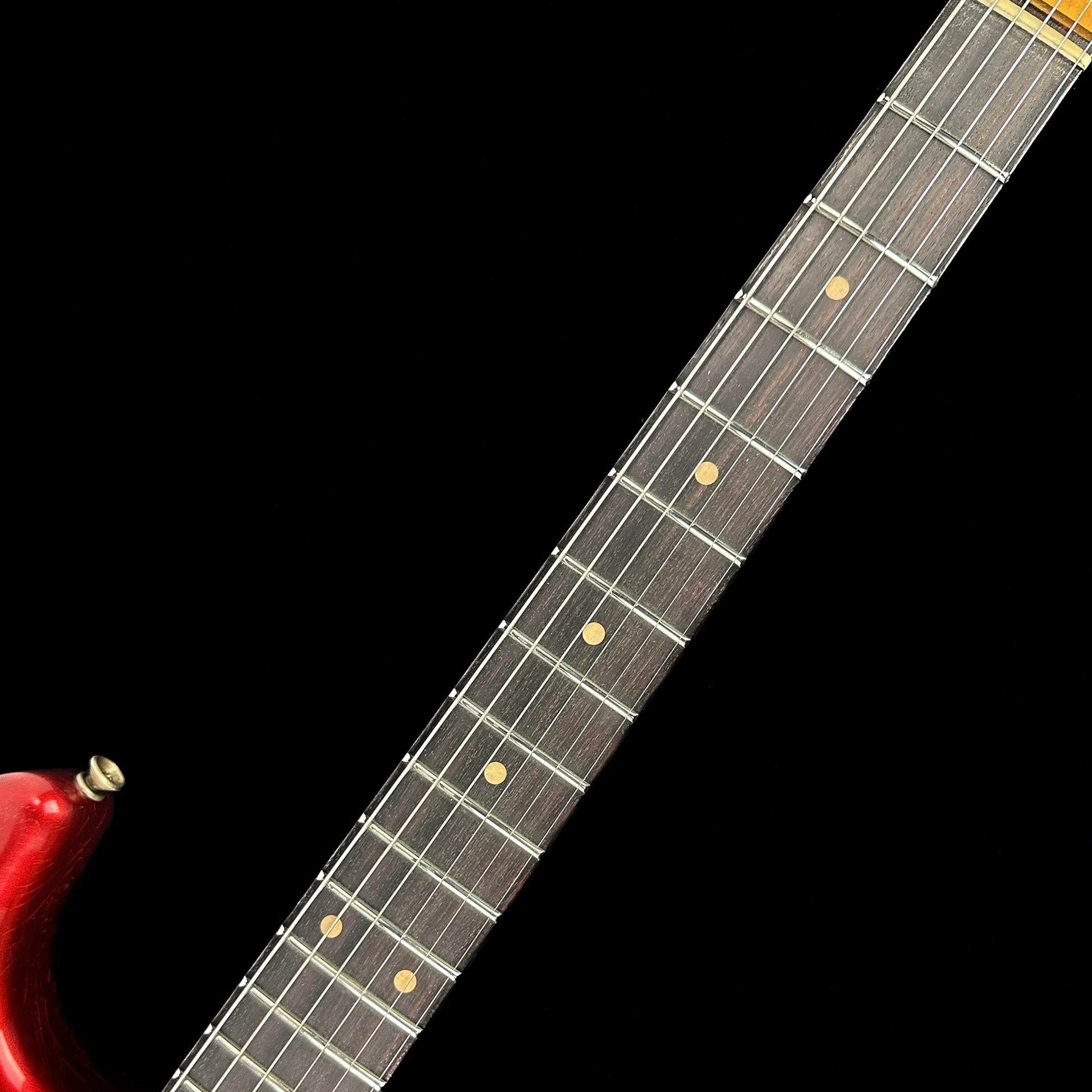 Fretboard of Fender Custom Shop Limited Edition '62 Strat Heavy Relic Aged Candy Apple Red Over 3 Color Sunburst.