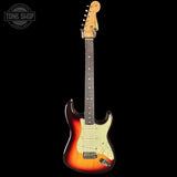Full frontal of Fender Custom Shop 1963 Stratocaster Journeyman Relic Chocolate 3 Tone Sunburst AAA Maple Neck Fender Custom Shop 1963 Stratocaster Journeyman Relic Chocolate 3 Tone Sunburst AAA Maple Neck CZ588244.