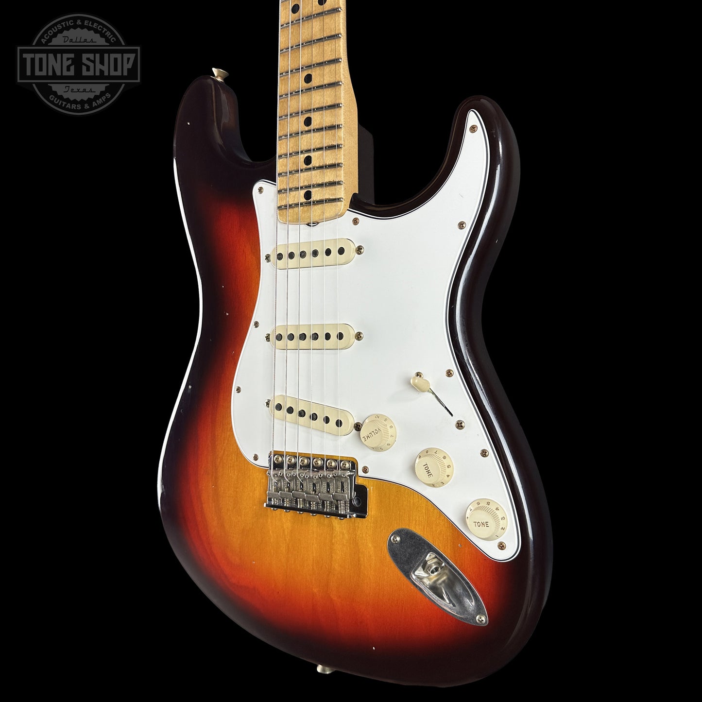 Front right angle of Fender Custom Shop 1969 Stratocaster Journeyman Relic Chocolate 3 Tone Sunburst CZ588710 body.
