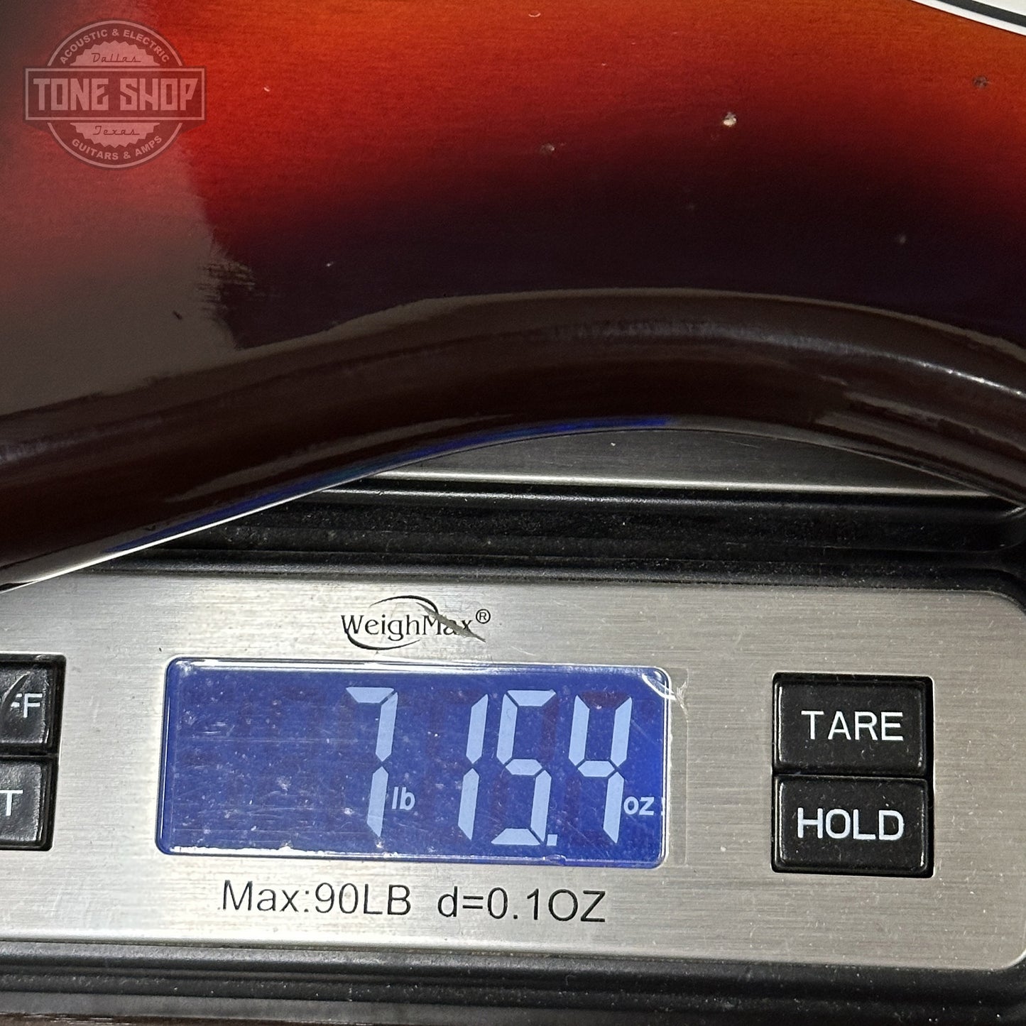 Weight of Fender Custom Shop 1969 Stratocaster Journeyman Relic Chocolate 3 Tone Sunburst CZ588710.