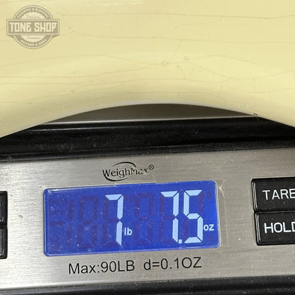 Weight of Fender Custom Shop 1969 Stratocaster Journeyman Relic Vintage White CZ588694.