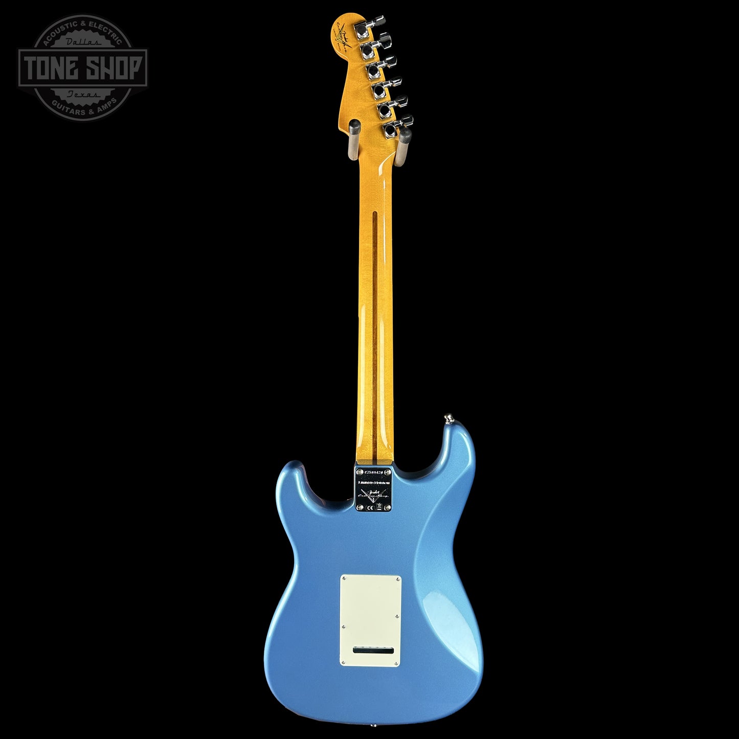 Back of Fender Custom Shop Custom Deluxe Stratocaster NOS Aged Lake Placid Blue CZ589420.