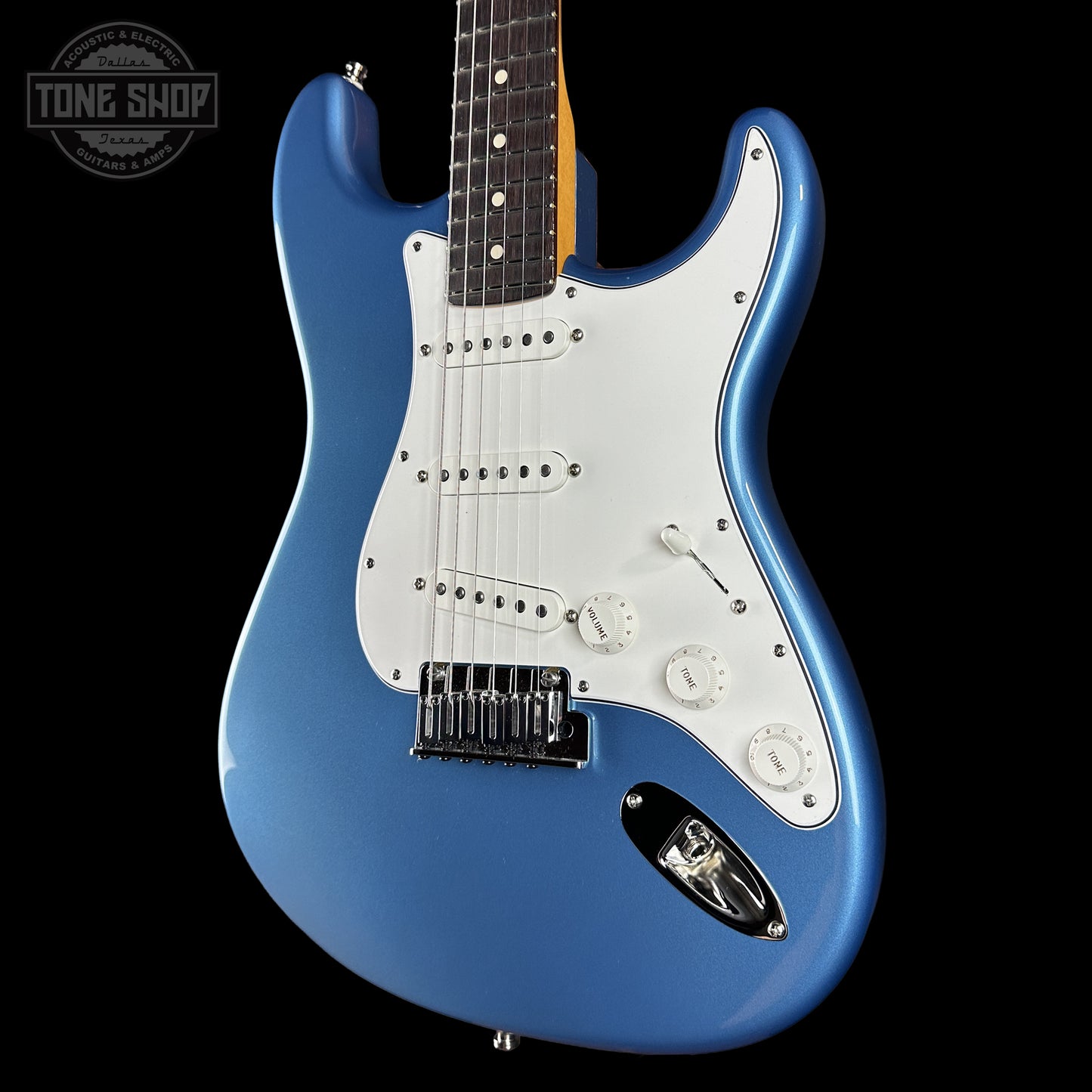 Front right angle of Fender Custom Shop Custom Deluxe Stratocaster NOS Aged Lake Placid Blue CZ589420.