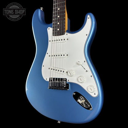 Front right angle of Fender Custom Shop Custom Deluxe Stratocaster NOS Aged Lake Placid Blue CZ589420.