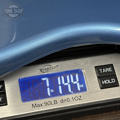 Weight of Fender Custom Shop Custom Deluxe Stratocaster NOS Aged Lake Placid Blue CZ589420.