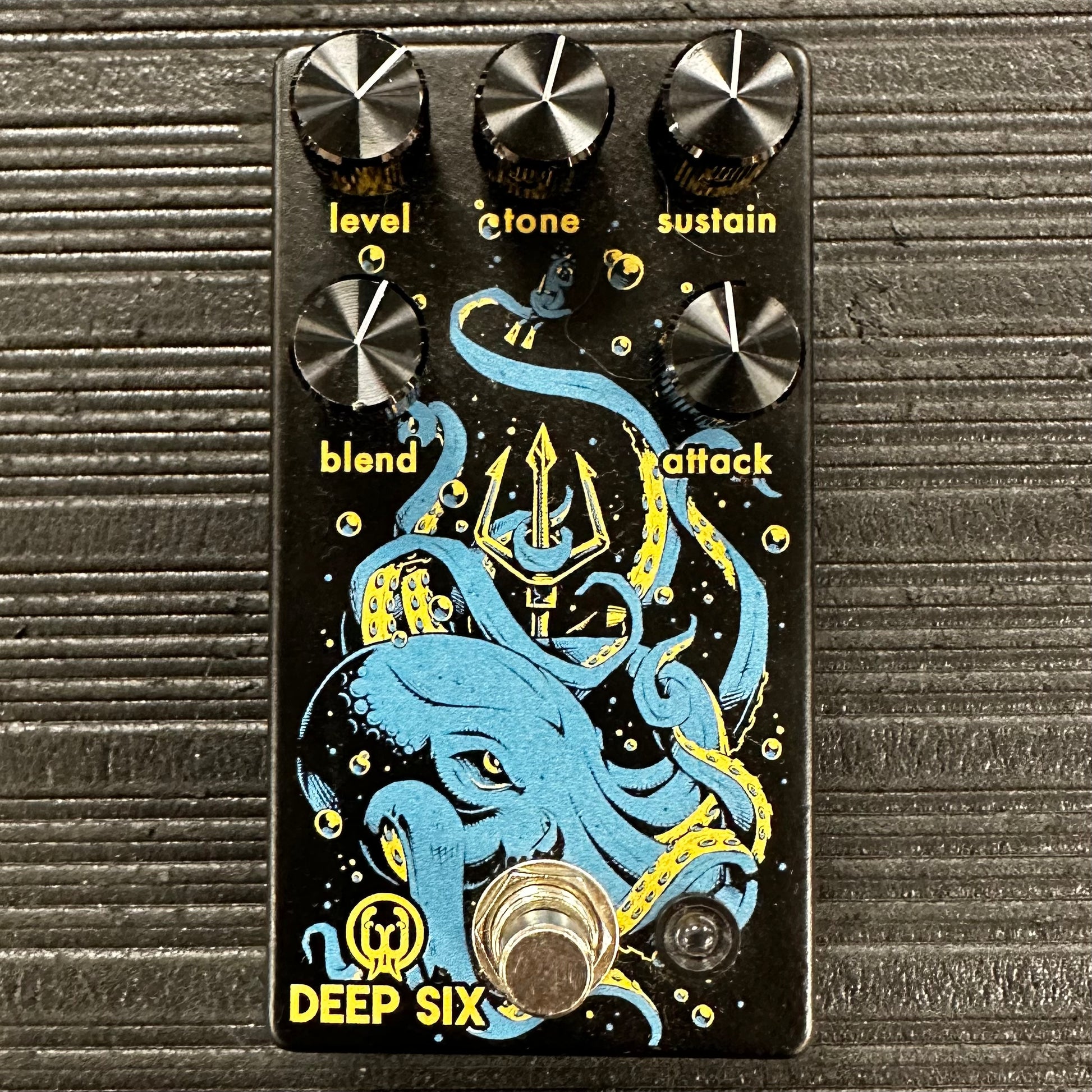 Top view of Used Walrus Audio Deep Six V3 Limited Edition Artwork w/box 