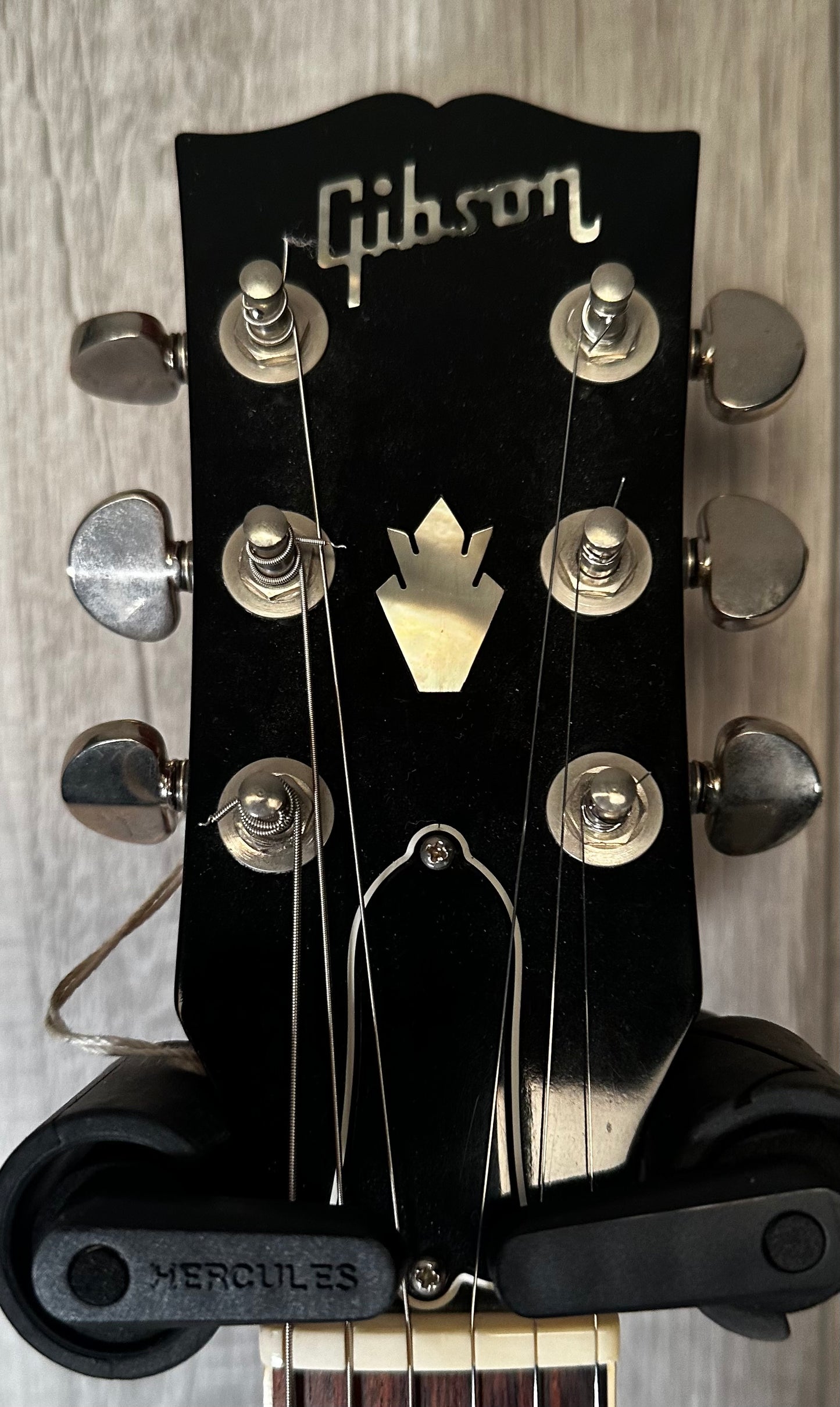 Headstock of Used 1983 Gibson ES-335 Cherry Sunburst w/case TSS3477