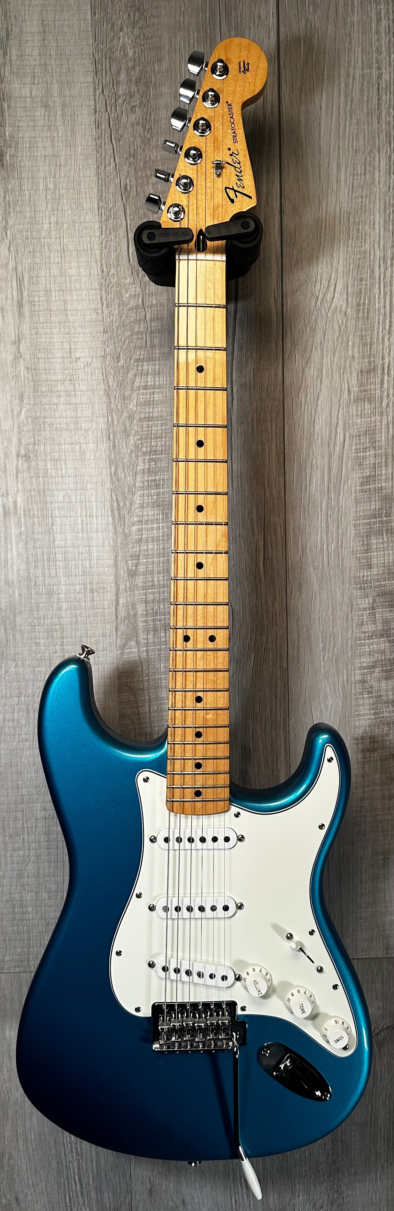 Used 2016 Fender MIM Stratocaster Lake Placid Blue w/Locking Tuners w